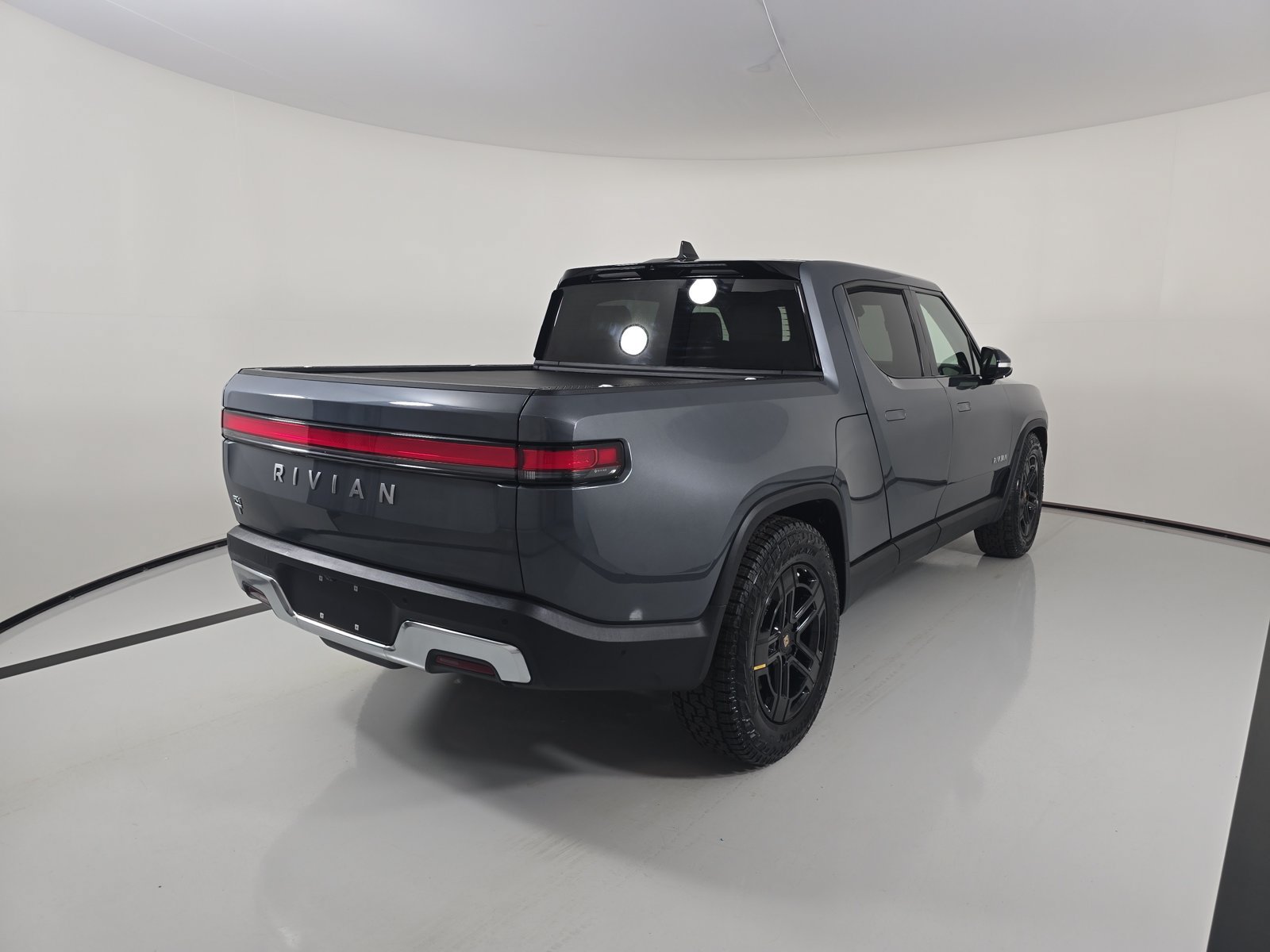 Used 2024 Rivian R1T Adventure Dual AWD/4WD image 5
