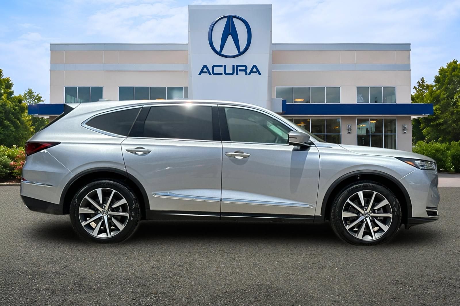 New 2026 Acura MDX w/ Technology Package FWD image 2