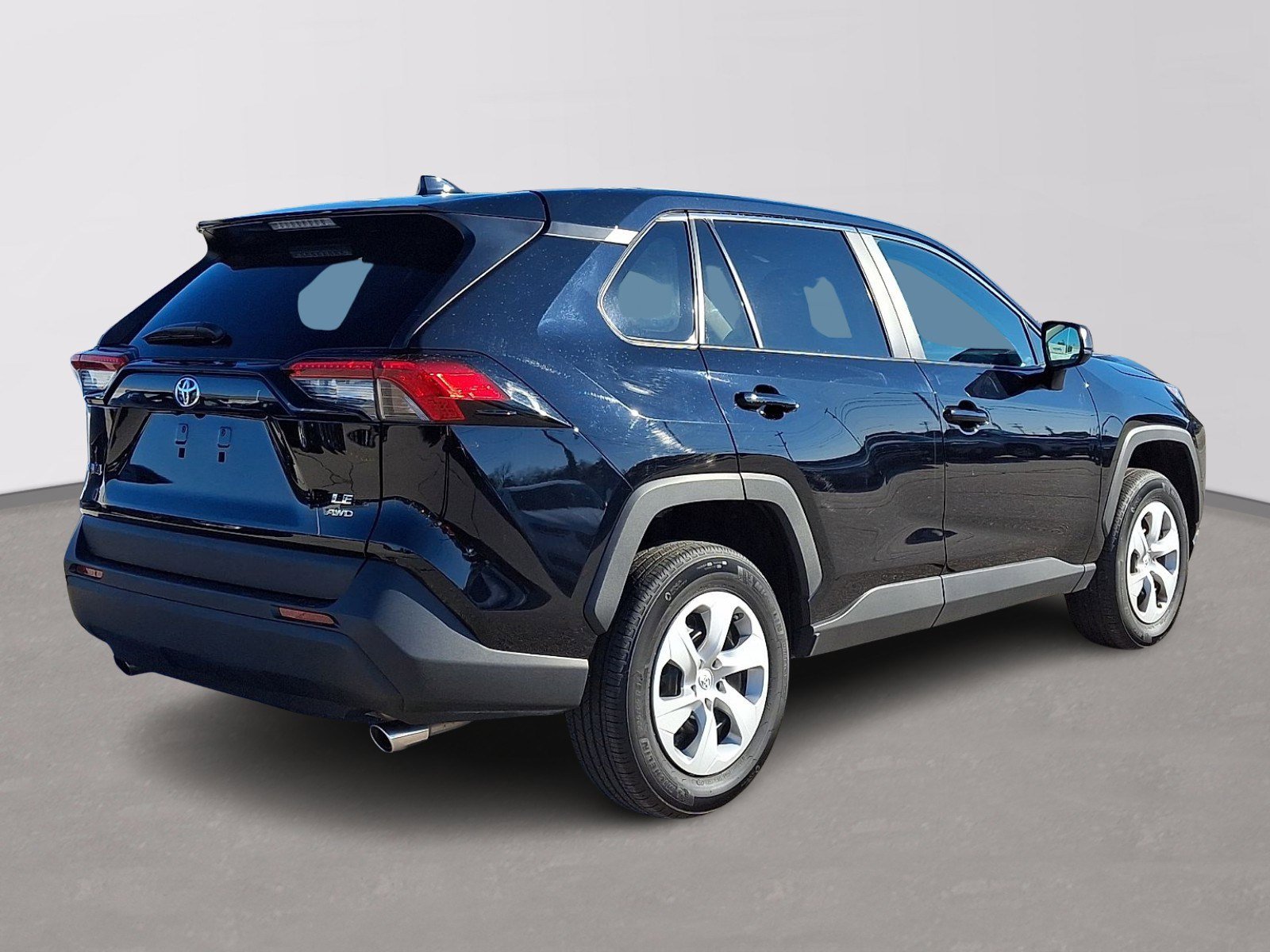 Used 2025 Toyota RAV4 LE AWD/4WD image 6