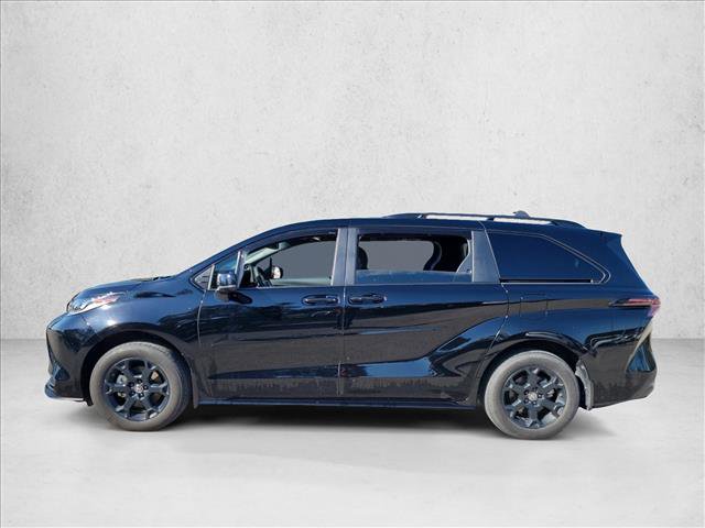 Used 2025 Toyota Sienna XLE Woodland Edition image 8