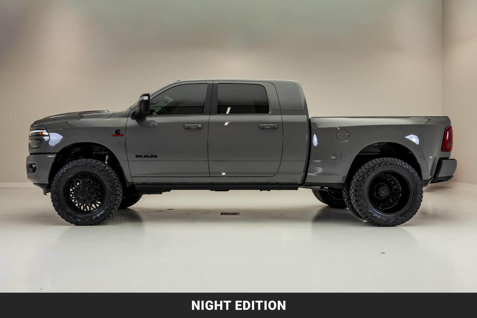 Used 2026 RAM 3500 Laramie AWD/4WD image 6