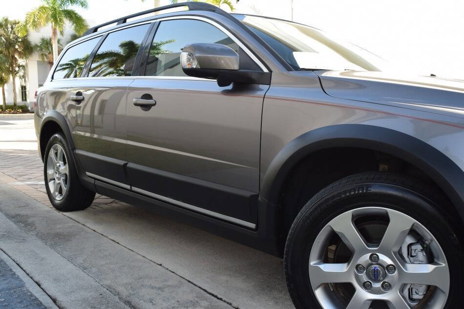 Used 2011 Volvo XC70 3.2 w/ Premium Pkg image 16