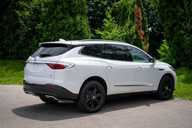 Used 2024 Buick Enclave Essence w/ Sport Touring Edition FWD image 5