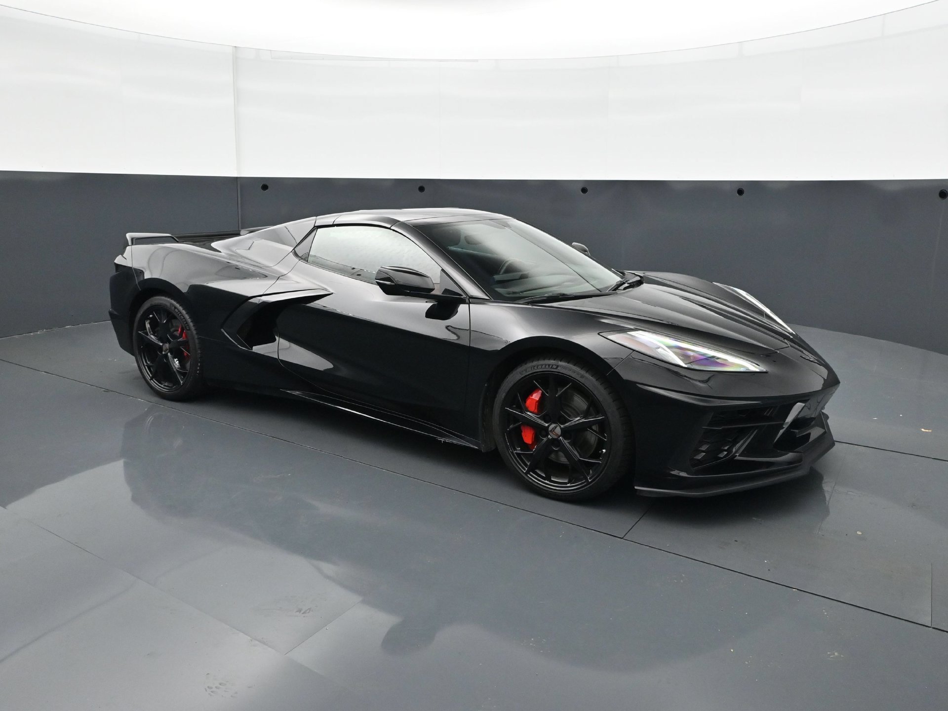 Used 2021 Chevrolet Corvette Stingray Convertible w/ Z51 Performance Package RWD image 9