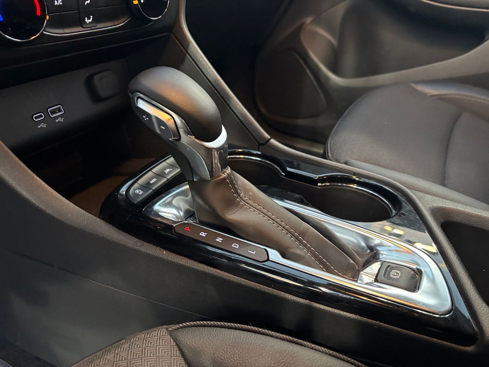 Used 2025 Buick Encore GX Preferred image 40