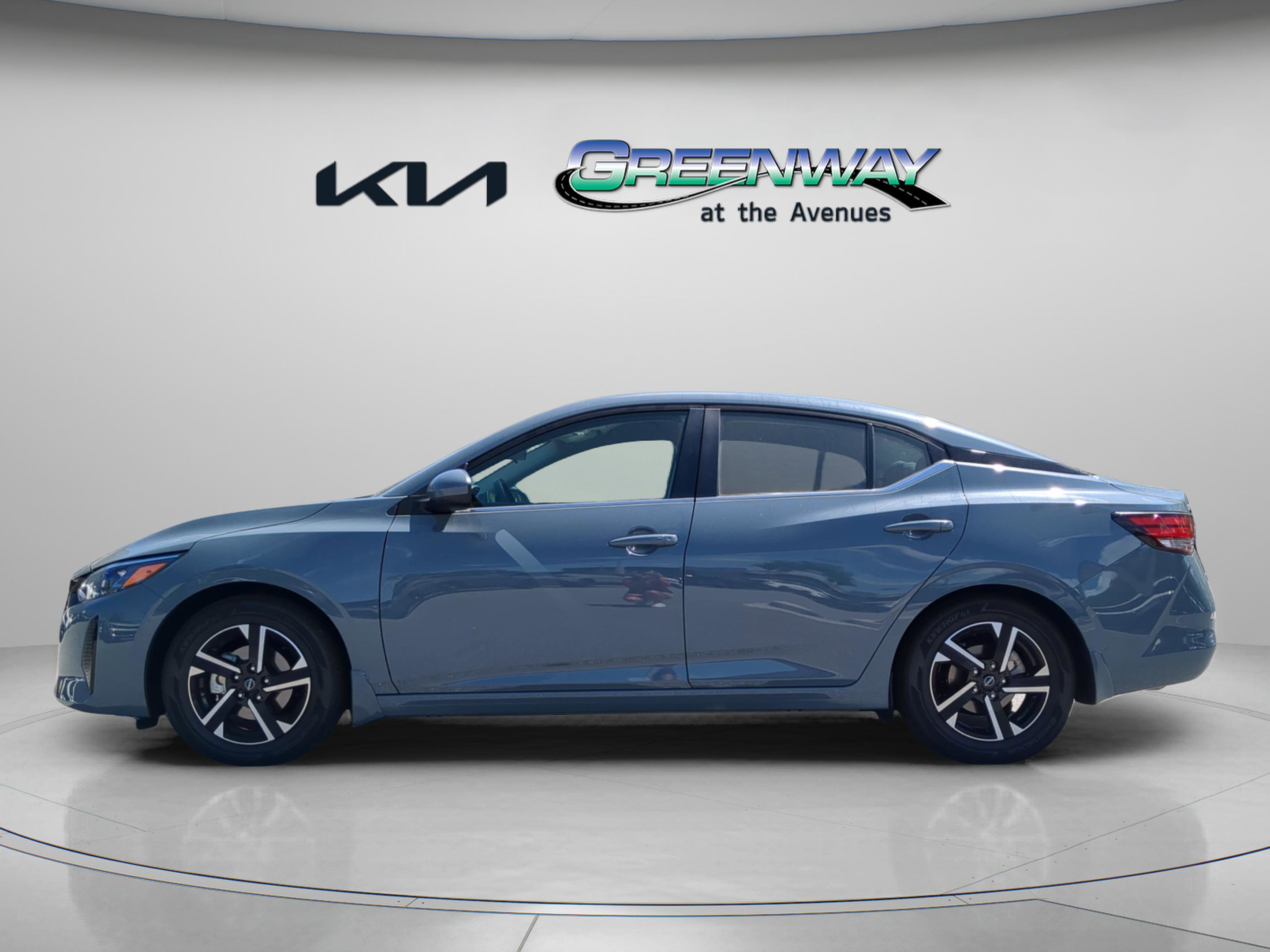 Used 2024 Nissan Sentra SV image 3