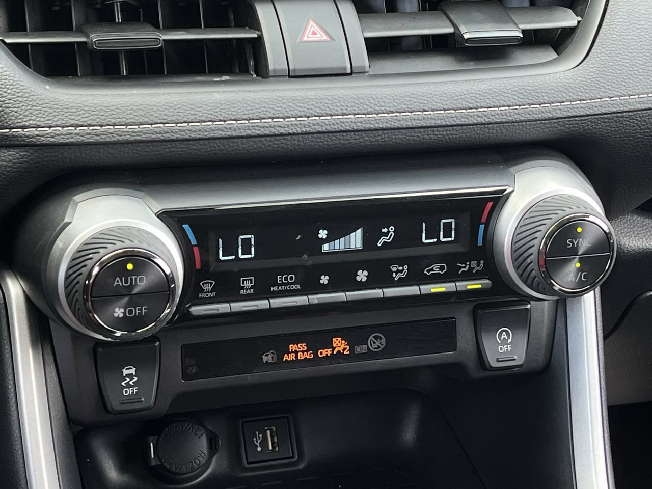 Used 2025 Toyota RAV4 XLE FWD image 18