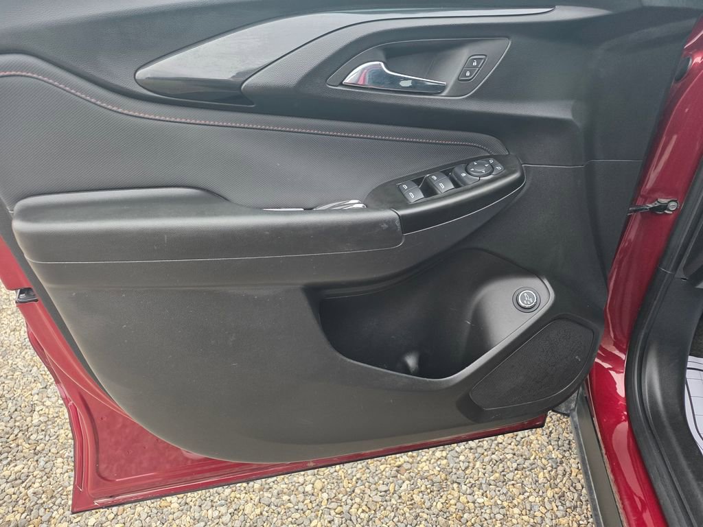 Used 2023 Chevrolet TrailBlazer RS w/ Sun and Liftgate Package image 10