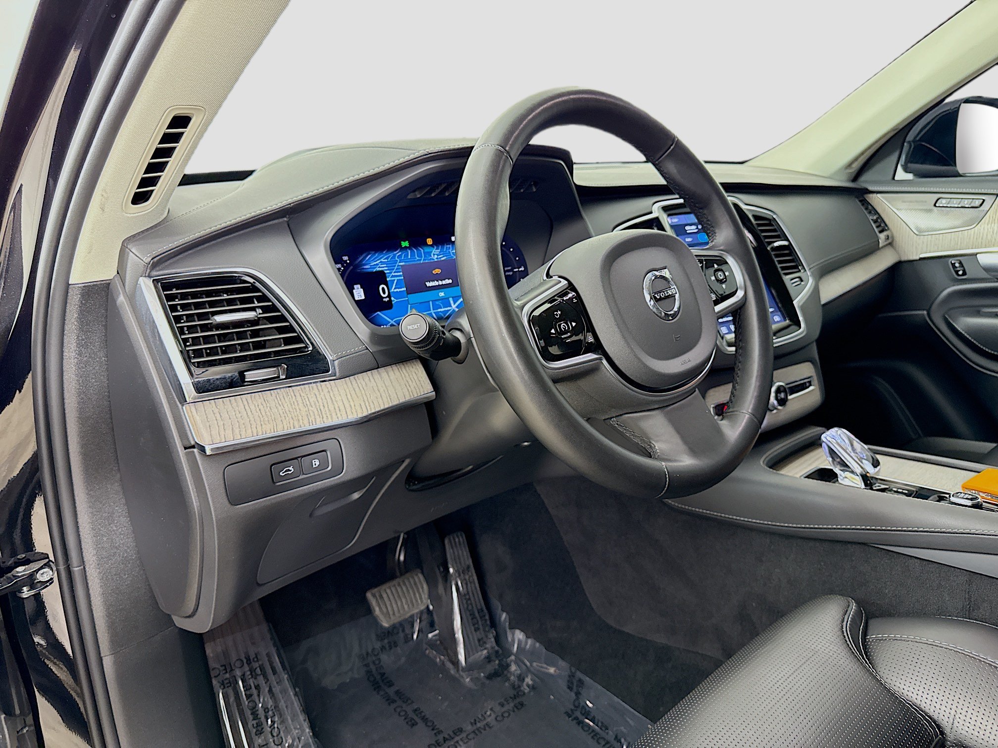 Used 2024 Volvo XC90 T8 Ultimate w/ Protection Package Premier AWD/4WD image 11