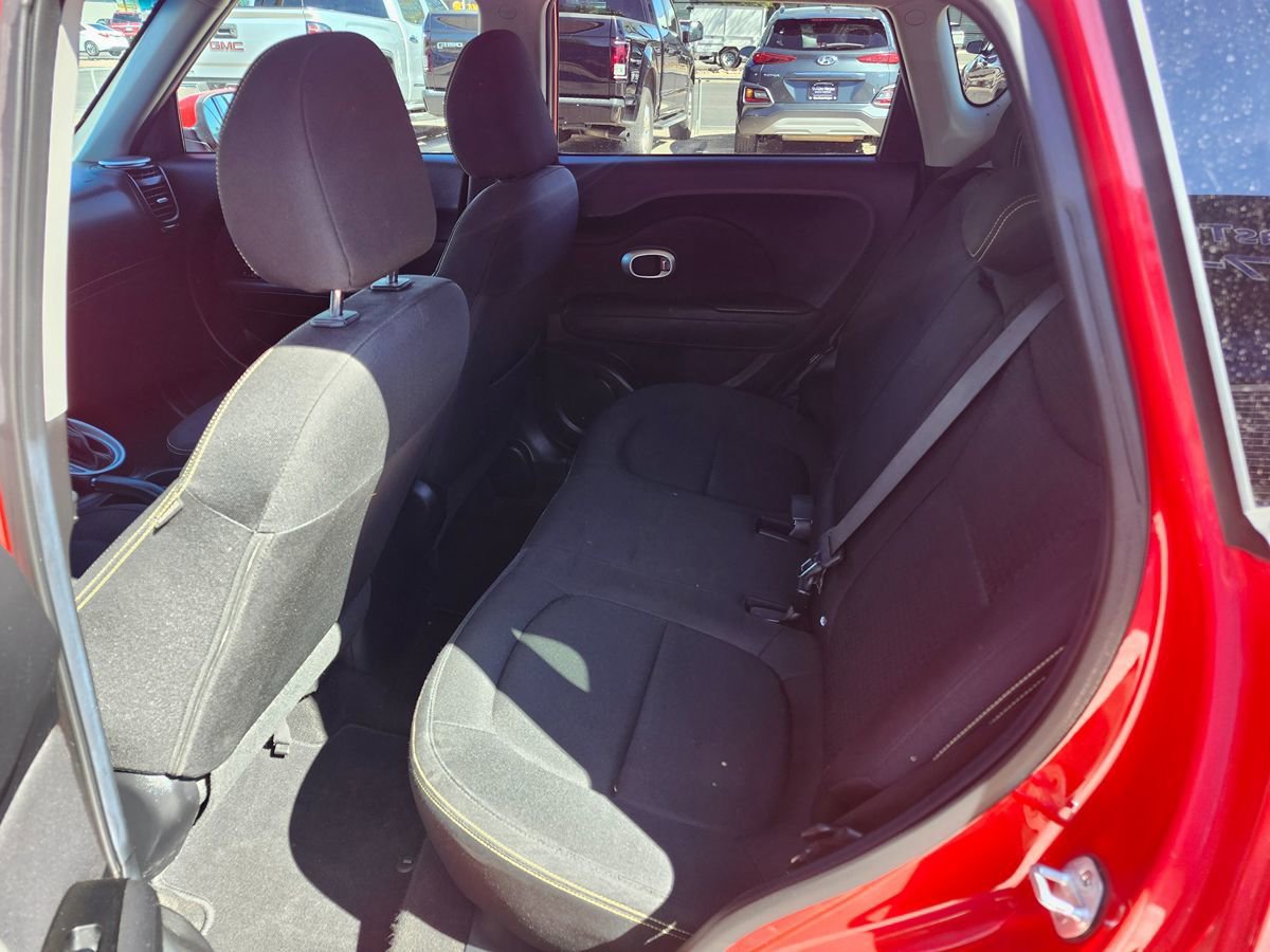 Used 2016 Kia Soul + FWD image 15