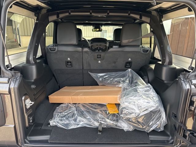 New 2025 Jeep Wrangler Unlimited Rubicon 392 image 18