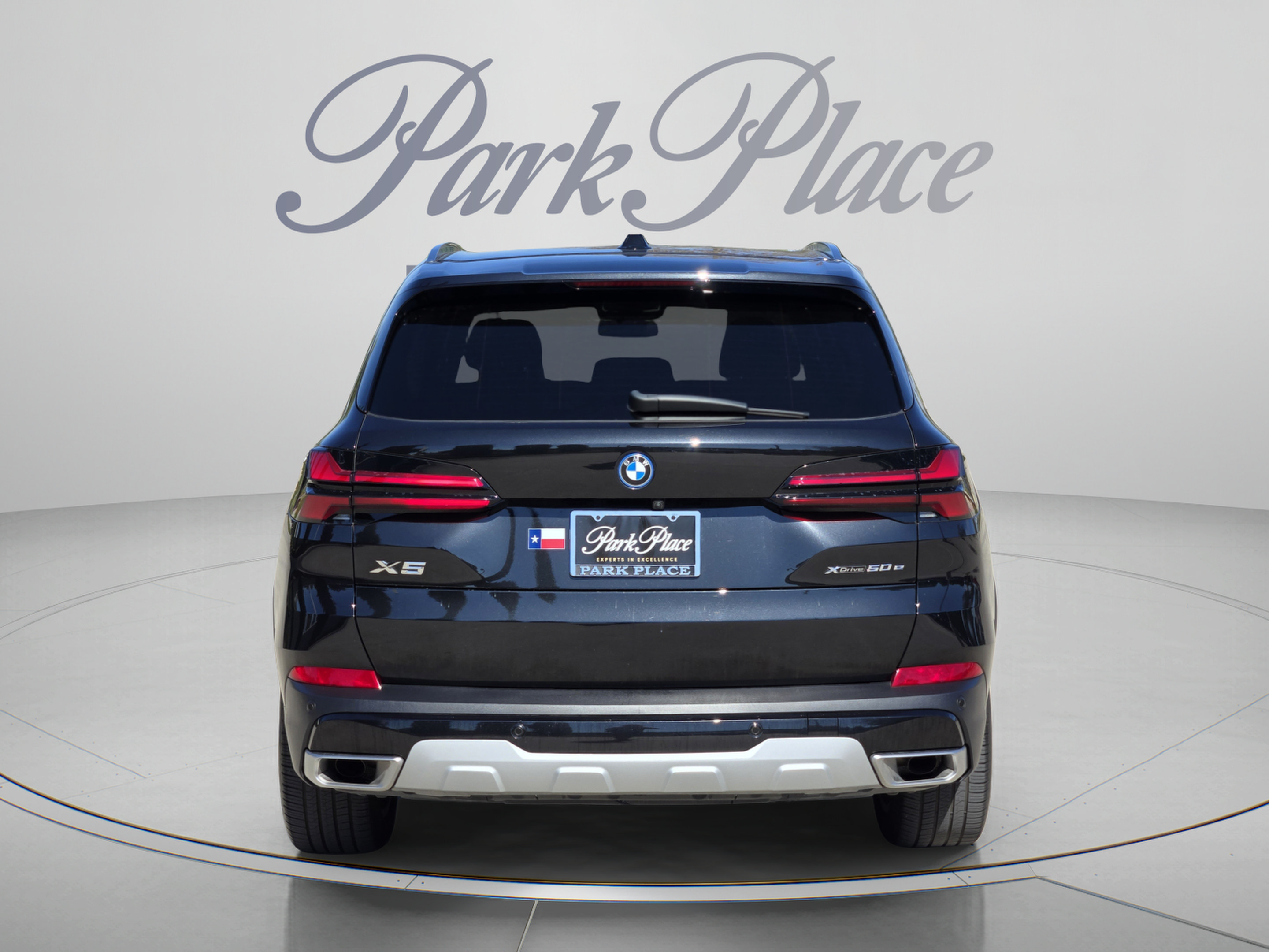 Used 2024 BMW X5 xDrive50e w/ Parking Assistance Package AWD/4WD image 3