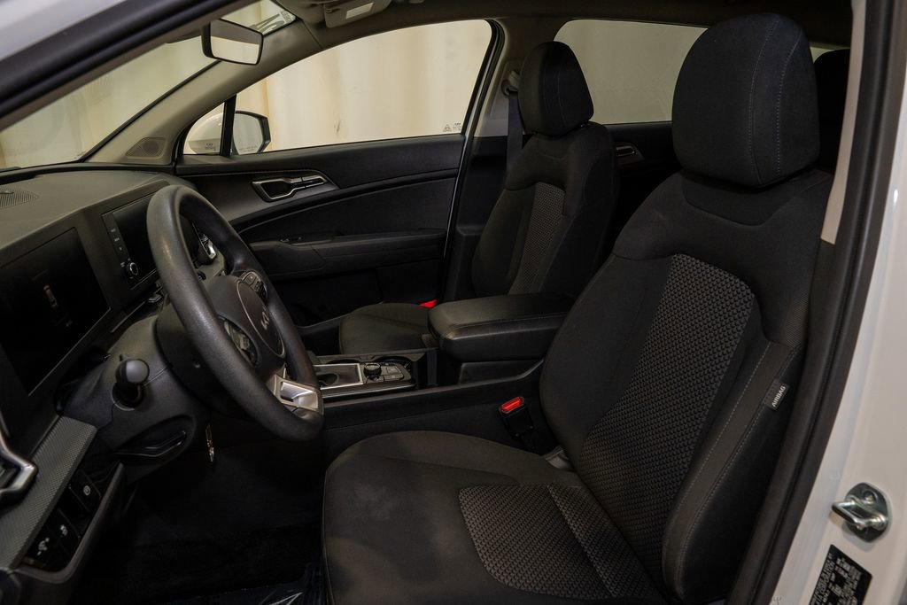 Used 2024 Kia Sportage LX image 9