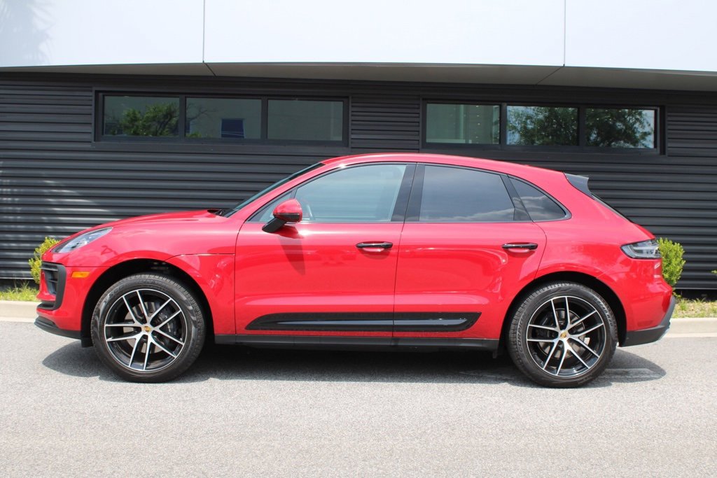 Used 2025 Porsche Macan image 2