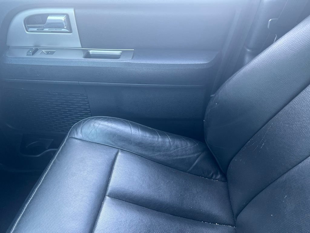Used 2016 Ford Expedition XLT w/ Equipment Group 202A AWD/4WD image 14