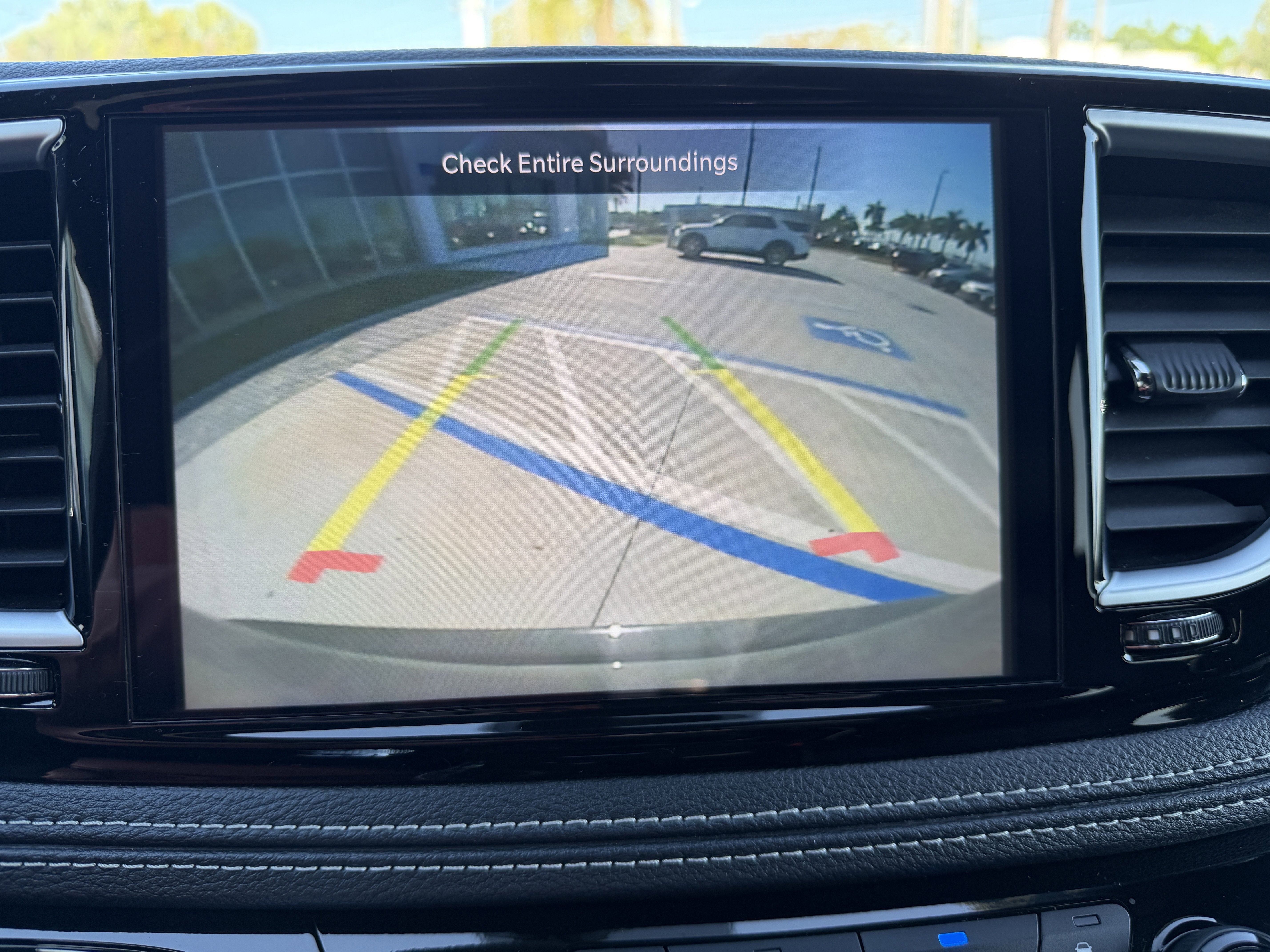 Used 2025 Chrysler Pacifica Limited FWD image 24