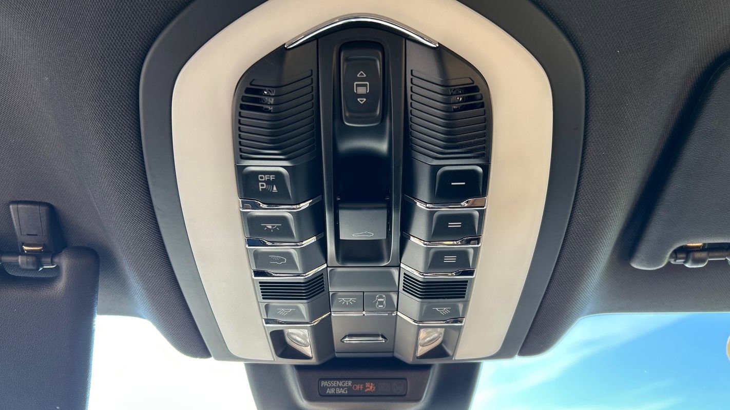 Used 2017 Porsche Macan S image 40