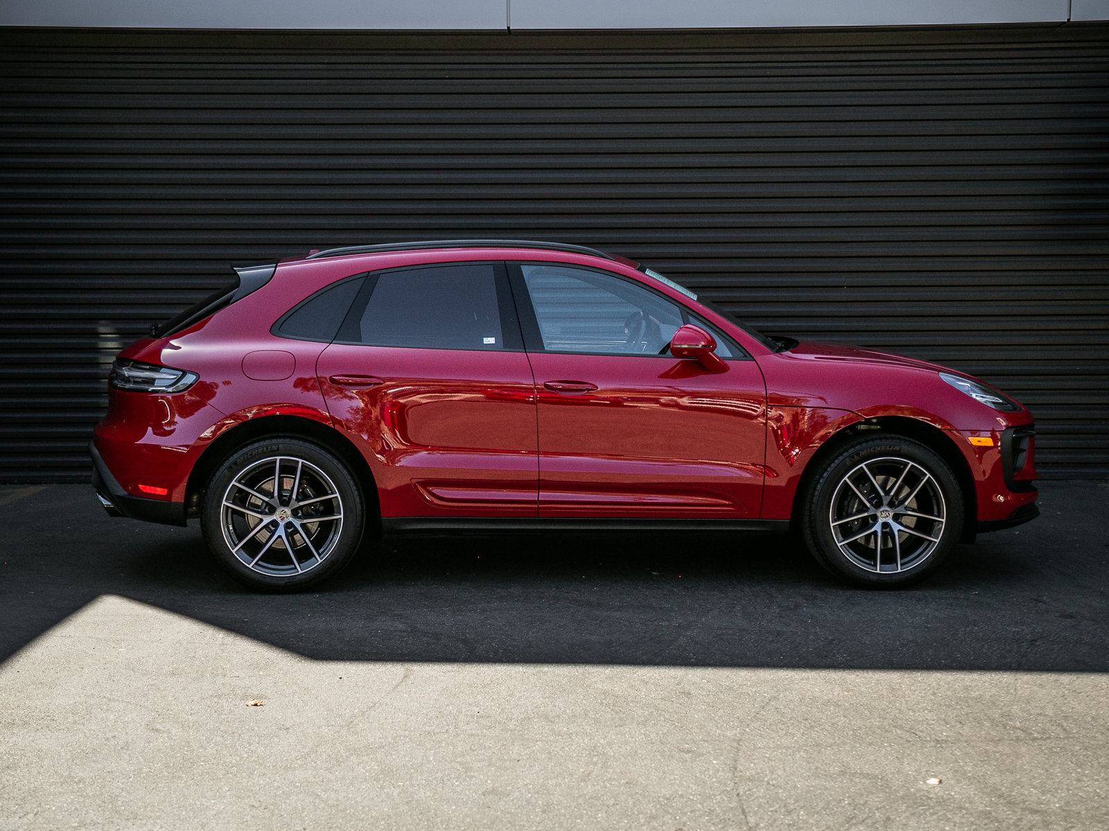 Certified 2026 Porsche Macan AWD/4WD image 8