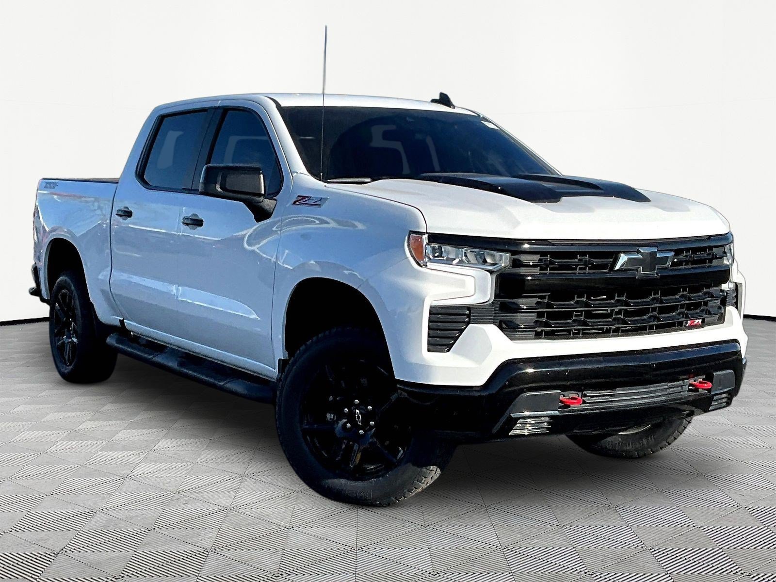 Used 2024 Chevrolet Silverado 1500 LT Trail Boss w/ Convenience Package II AWD/4WD image 3
