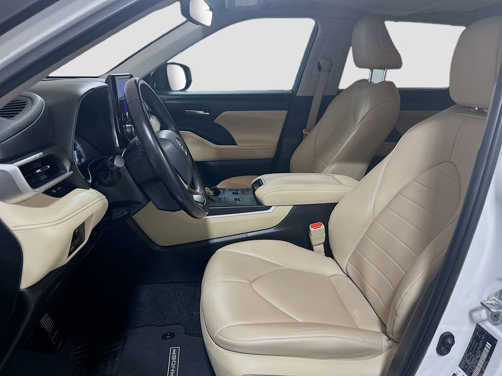 Used 2023 Toyota Highlander XLE FWD image 18