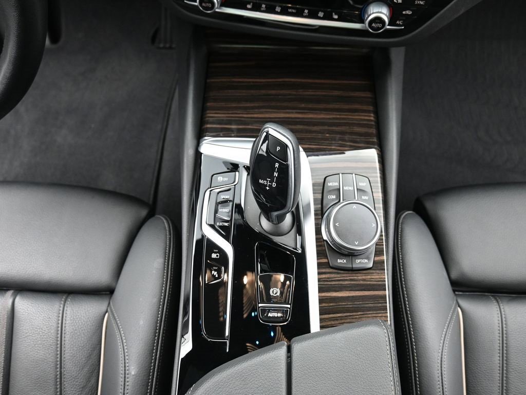 Used 2023 BMW 530e xDrive w/ Premium Package image 15