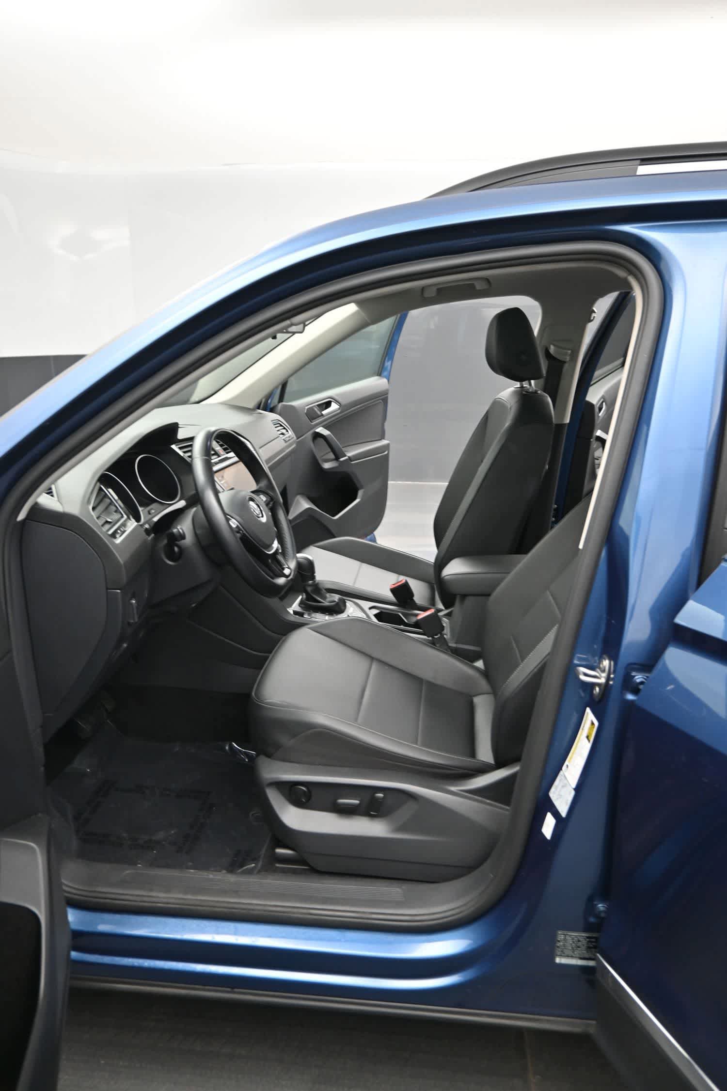 Used 2018 Volkswagen Tiguan SE AWD/4WD image 16