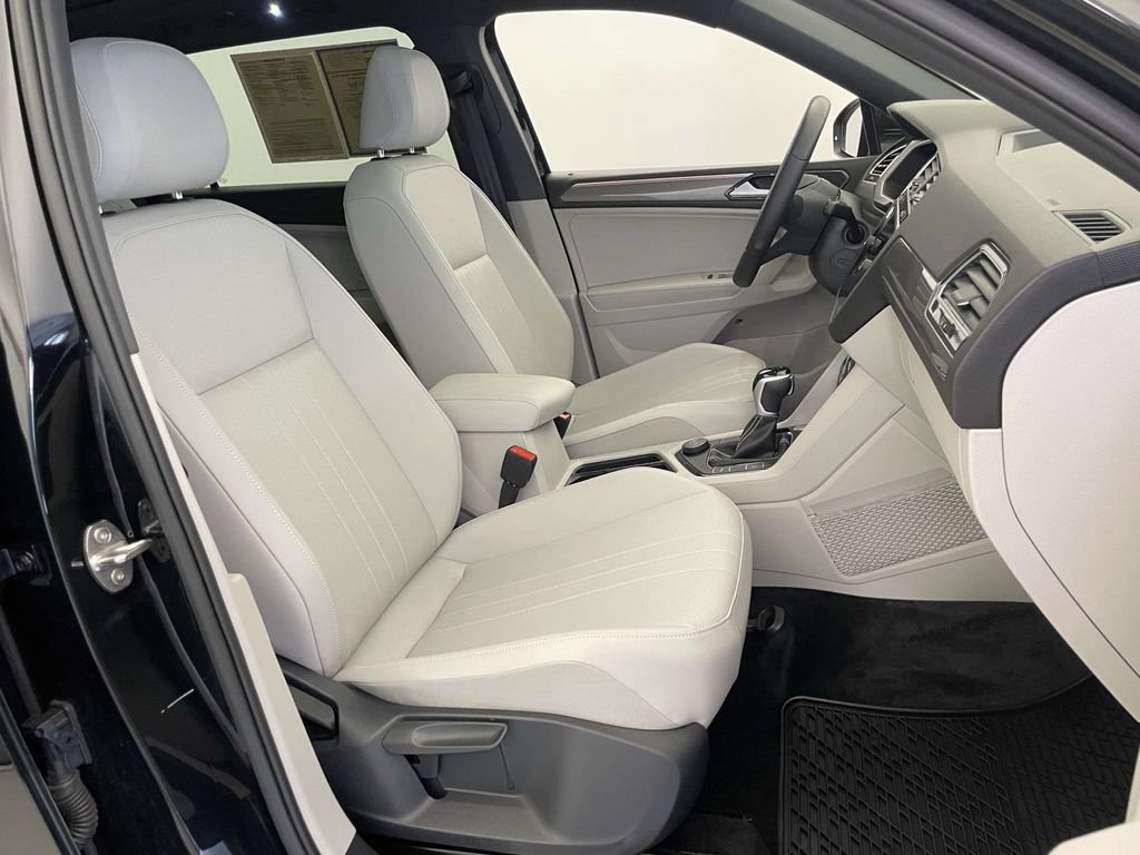 Used 2024 Volkswagen Tiguan SE R-Line AWD/4WD image 23