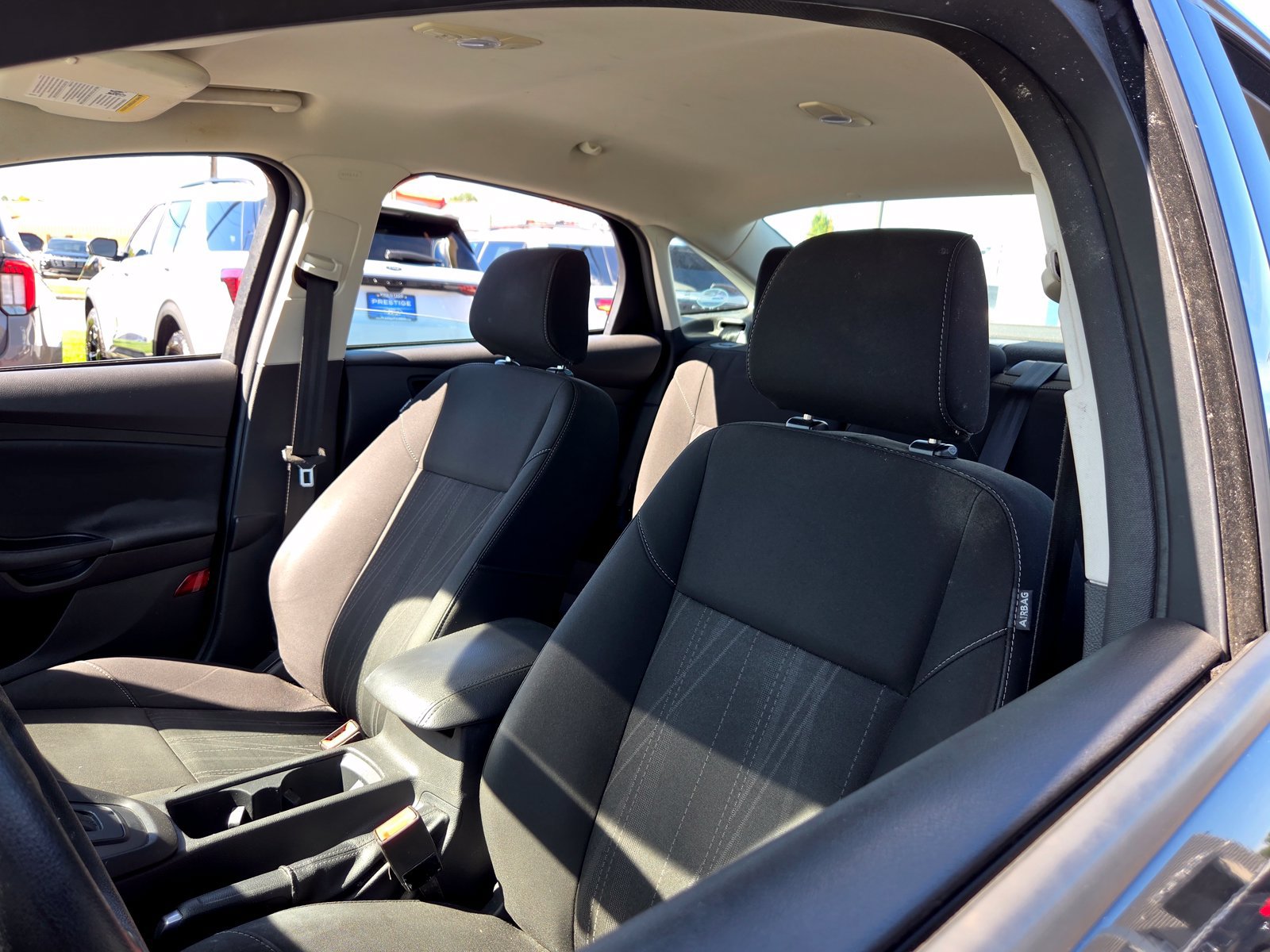 Used 2018 Ford Focus SE w/ SE Appearance Package FWD image 11