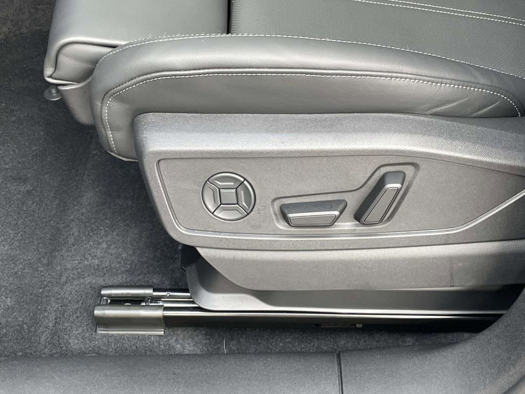 Used 2025 Audi Q5 Premium Plus image 19