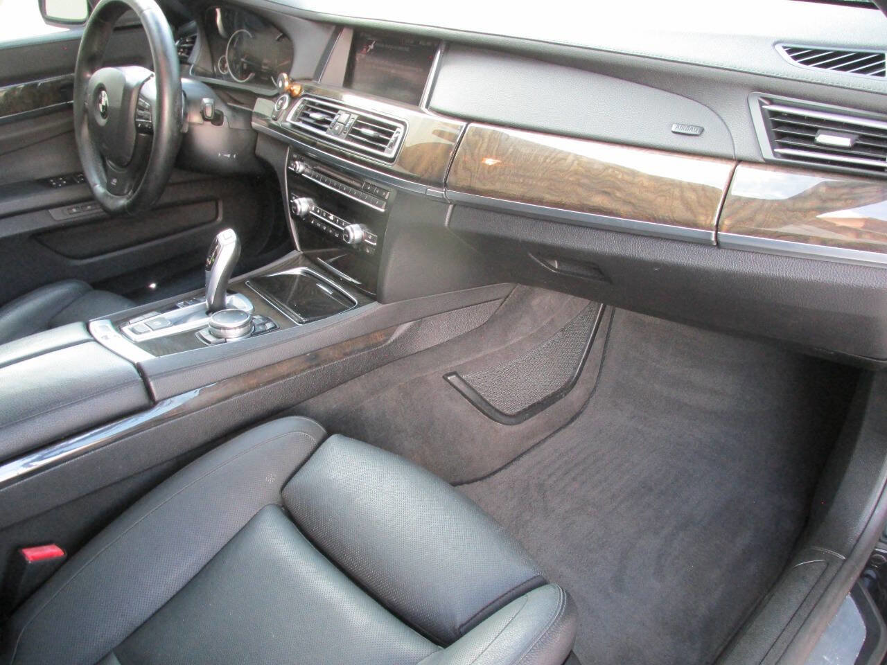 Used 2015 BMW 740i 740i 4dr Sedan image 21