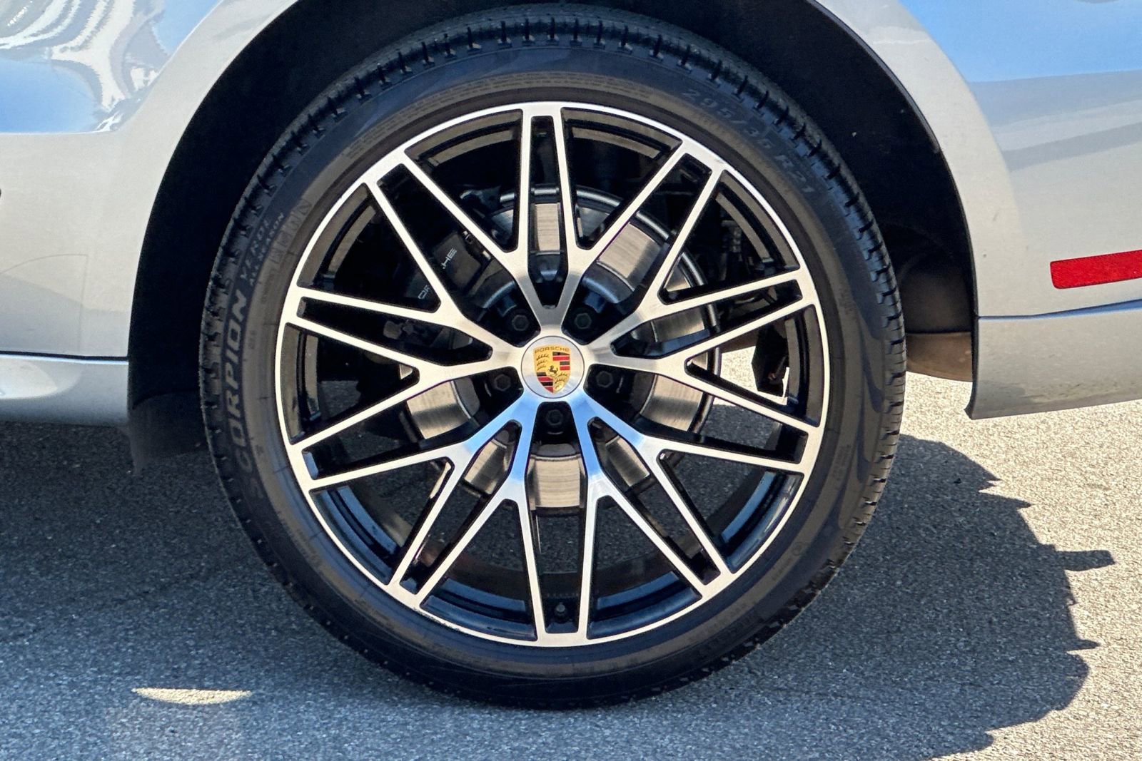 Used 2025 Porsche Macan image 44