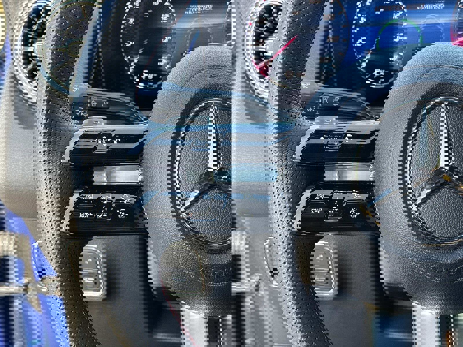 Used 2025 Mercedes-Benz GLB 250 image 32