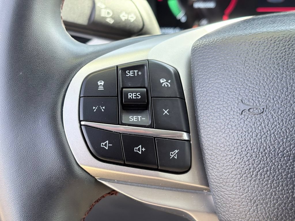 Used 2025 Ford Explorer Active RWD image 14