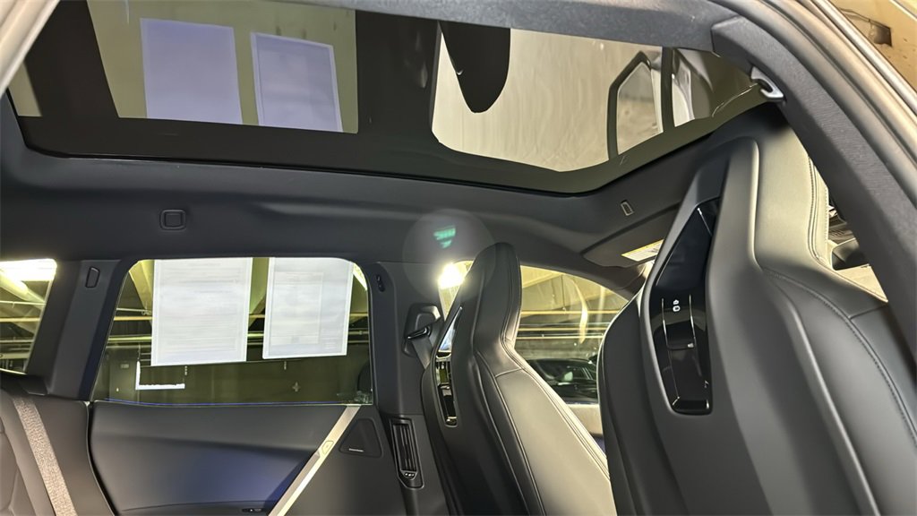 Used 2024 BMW iX xDrive50 w/ Premium Package image 15