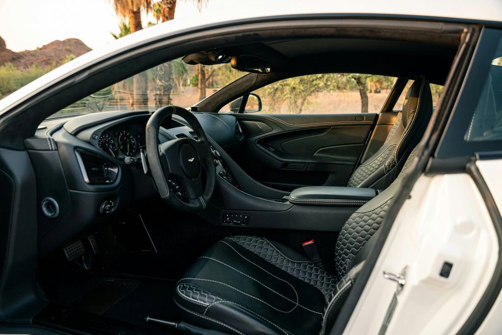 Used 2015 Aston Martin Vanquish Coupe image 30