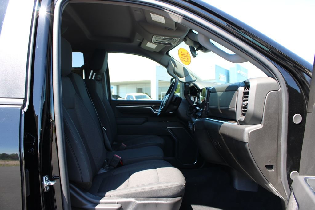 Used 2025 Chevrolet Silverado 2500 LT w/ Convenience Package AWD/4WD image 32