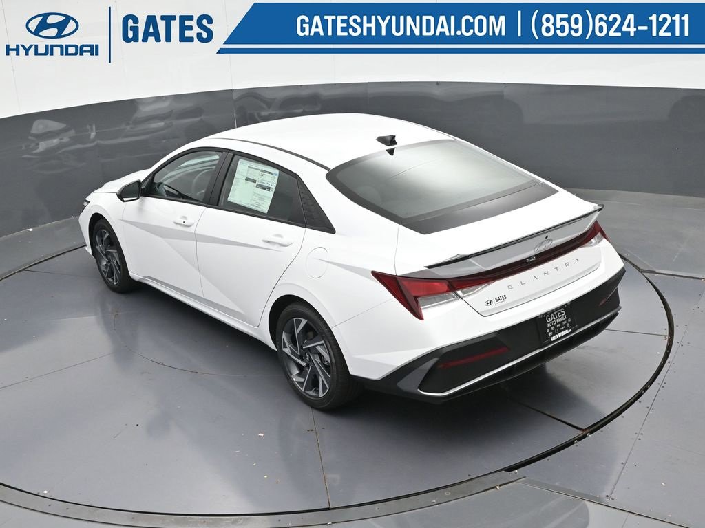 Used 2025 Hyundai Elantra Sport image 46