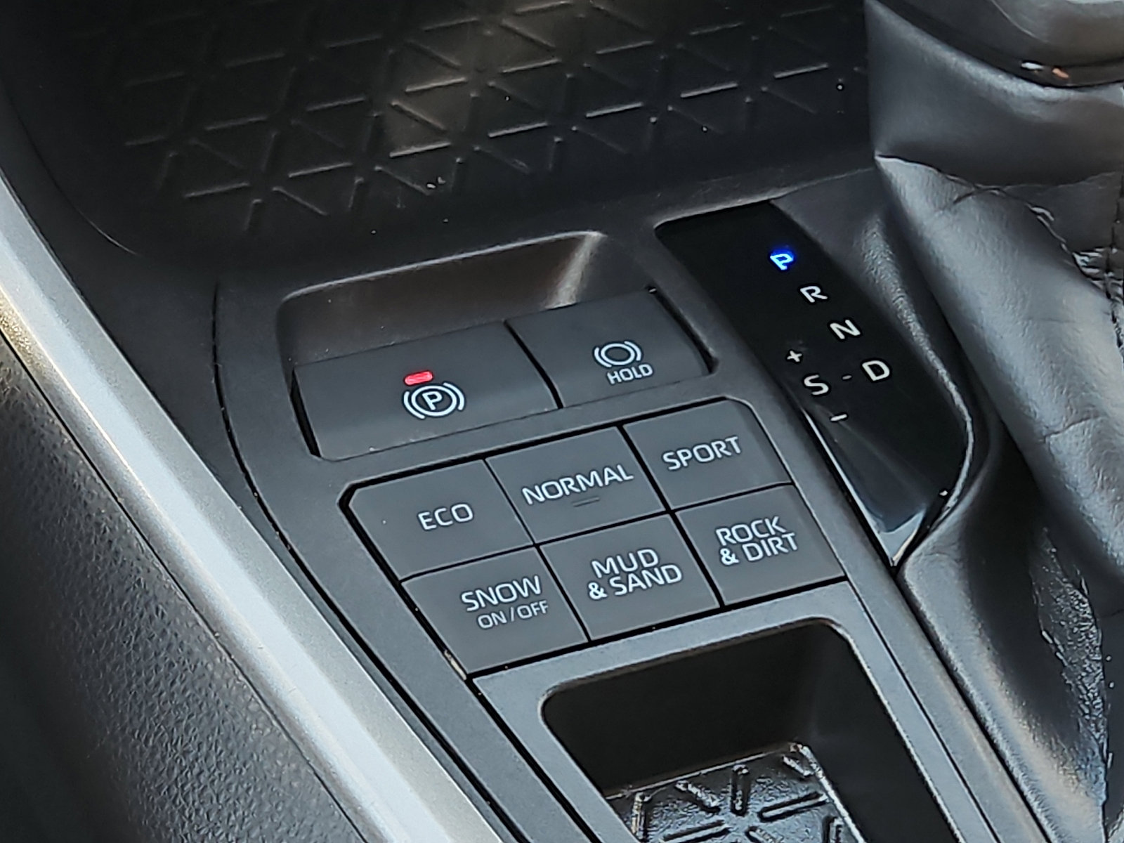 Used 2025 Toyota RAV4 XLE image 24