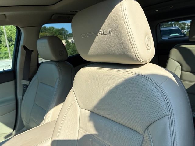 Used 2017 GMC Acadia Denali w/ Technology Package FWD image 6