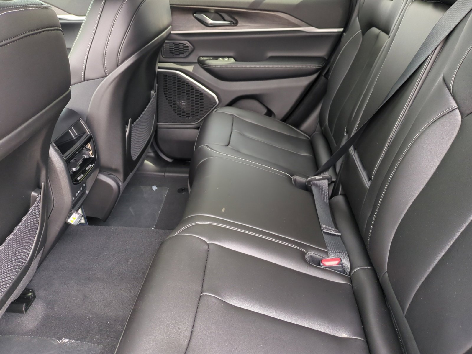 New 2026 Jeep Grand Cherokee Limited image 17