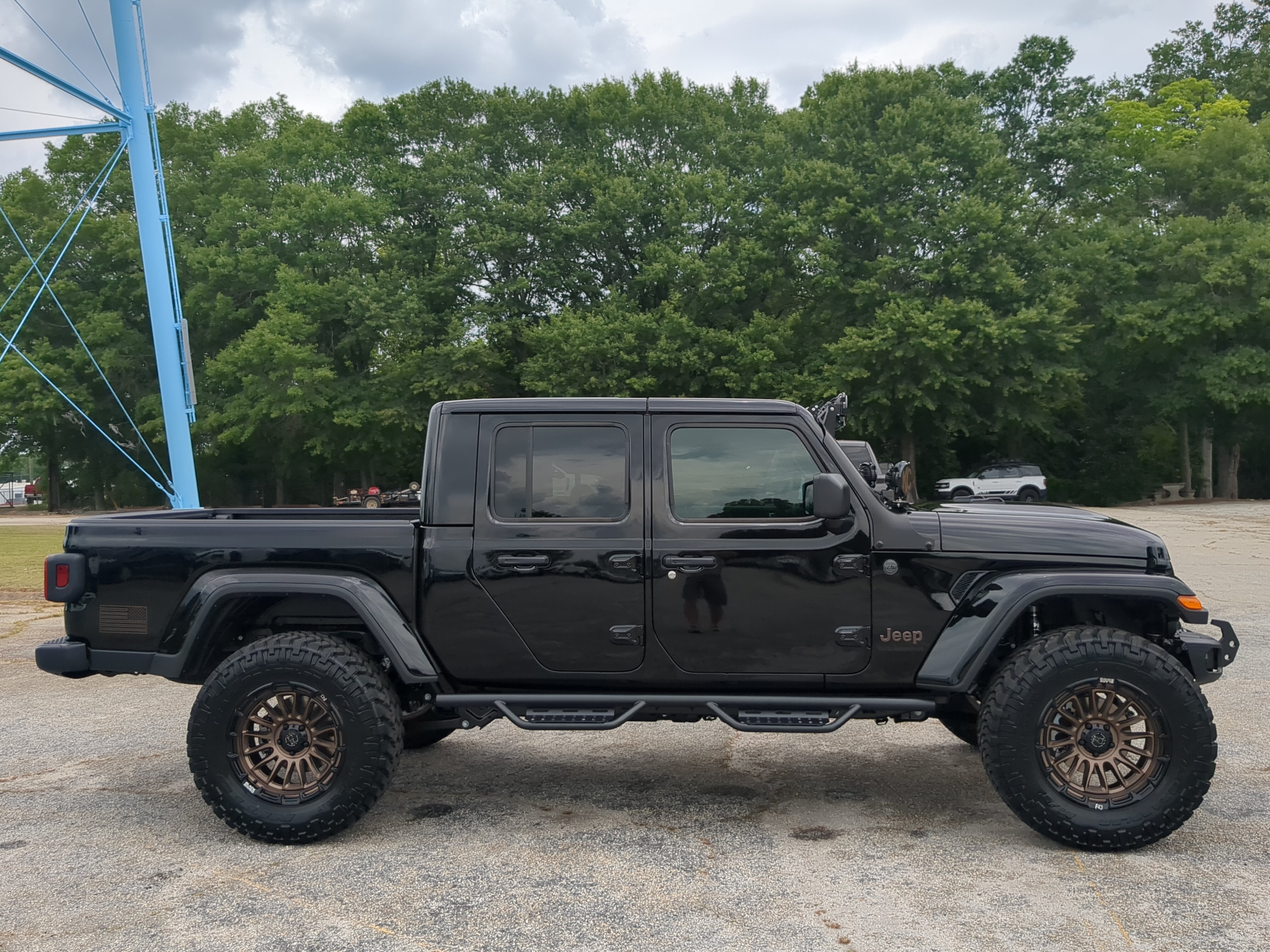 New 2026 Jeep Gladiator Sport AWD/4WD image 3