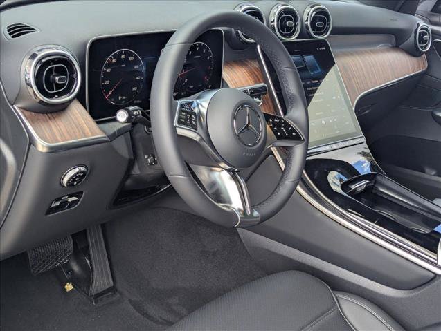 Used 2026 Mercedes-Benz GLC 300 4MATIC image 3