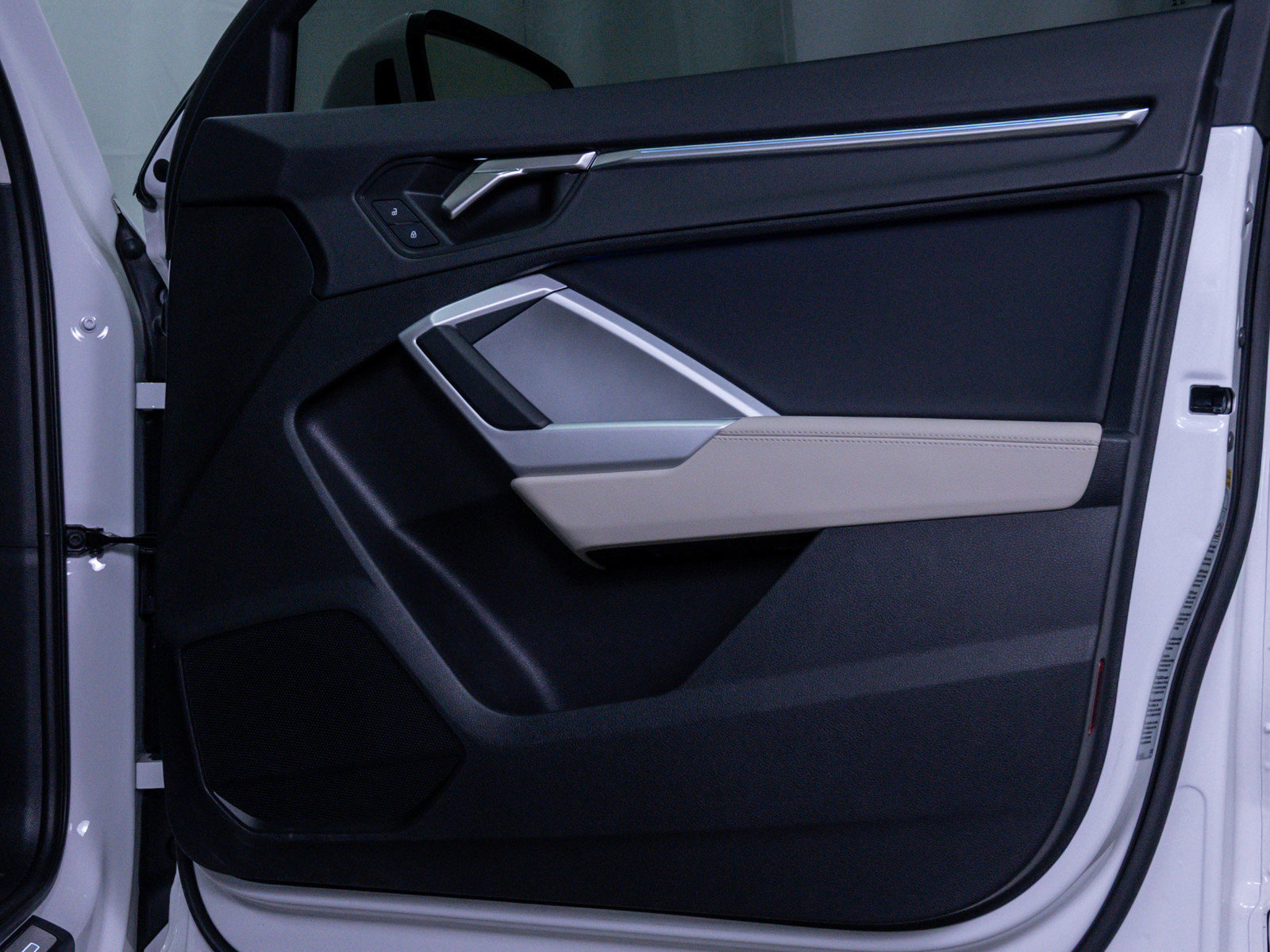 Used 2024 Audi Q3 2.0T Premium Plus w/ Premium Plus Package image 10