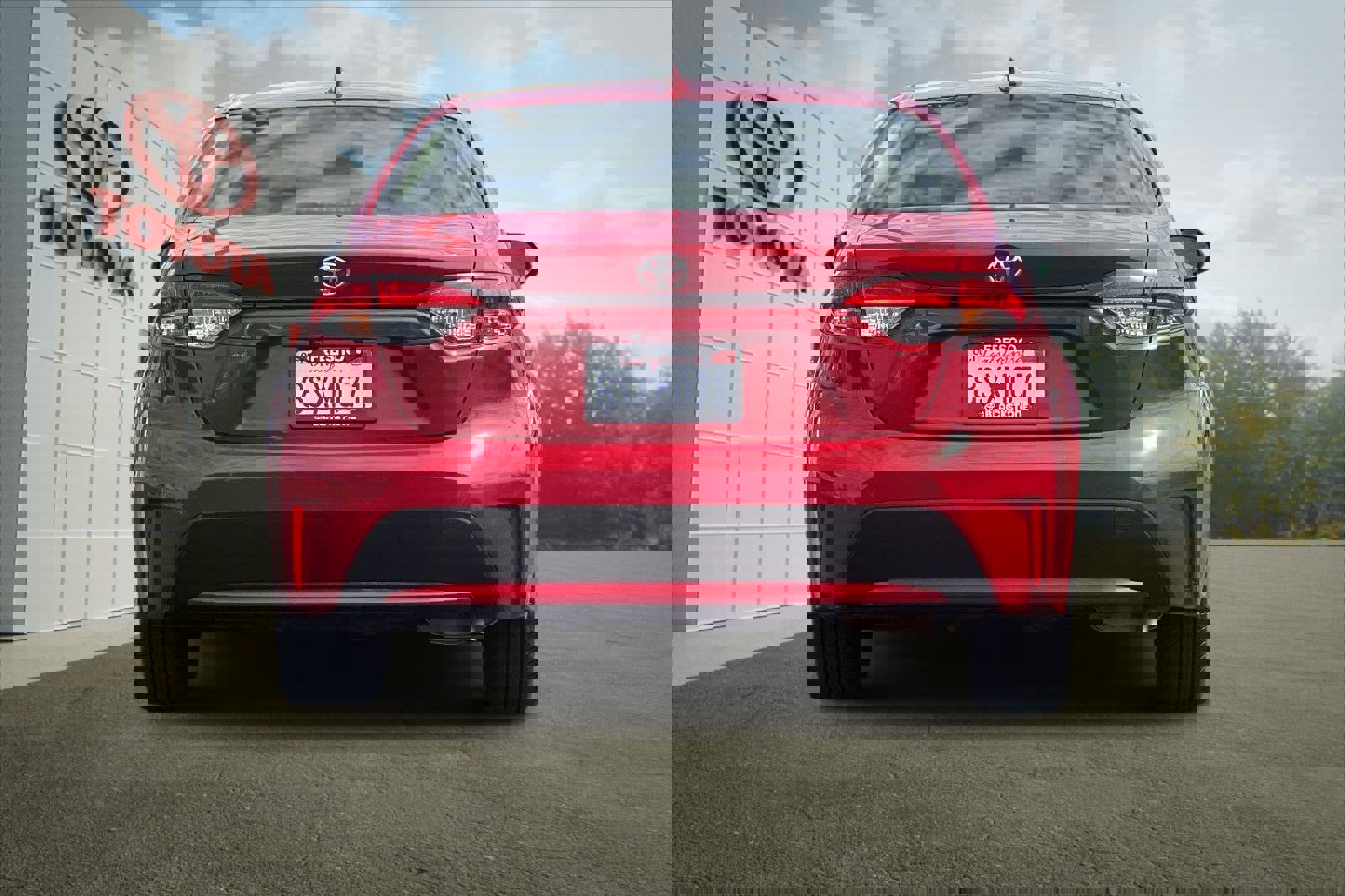 Used 2021 Toyota Corolla LE image 4