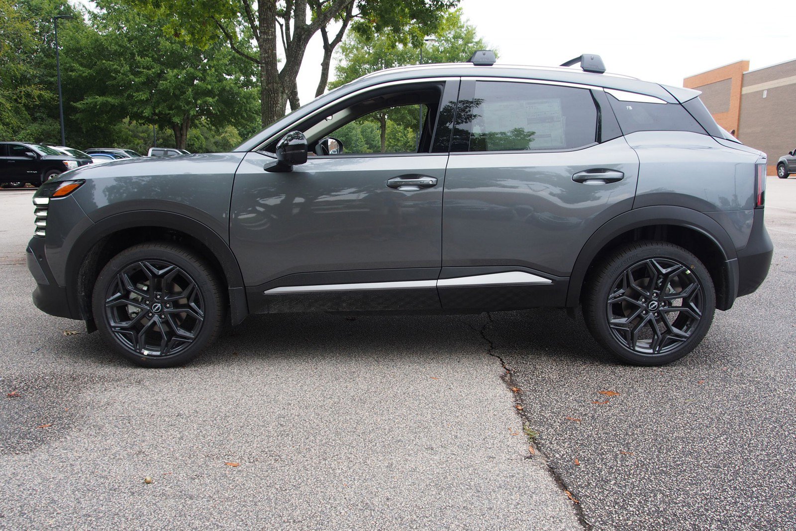 Used 2026 Nissan Kicks SR image 4