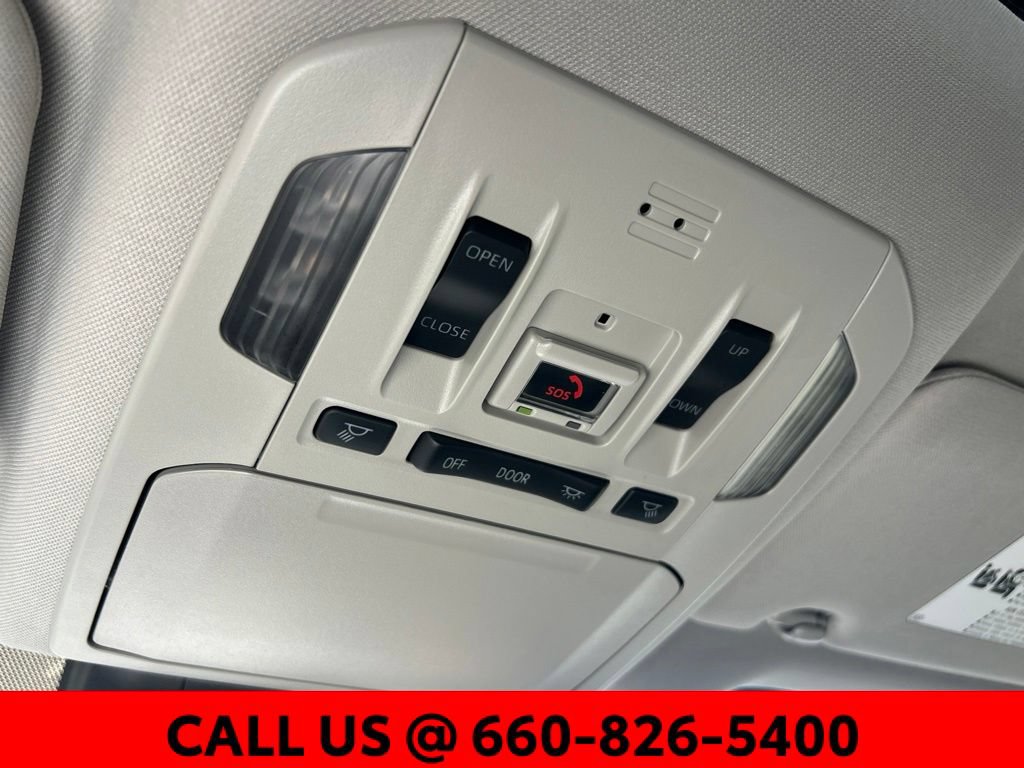 Used 2022 Toyota Highlander XLE AWD/4WD image 30