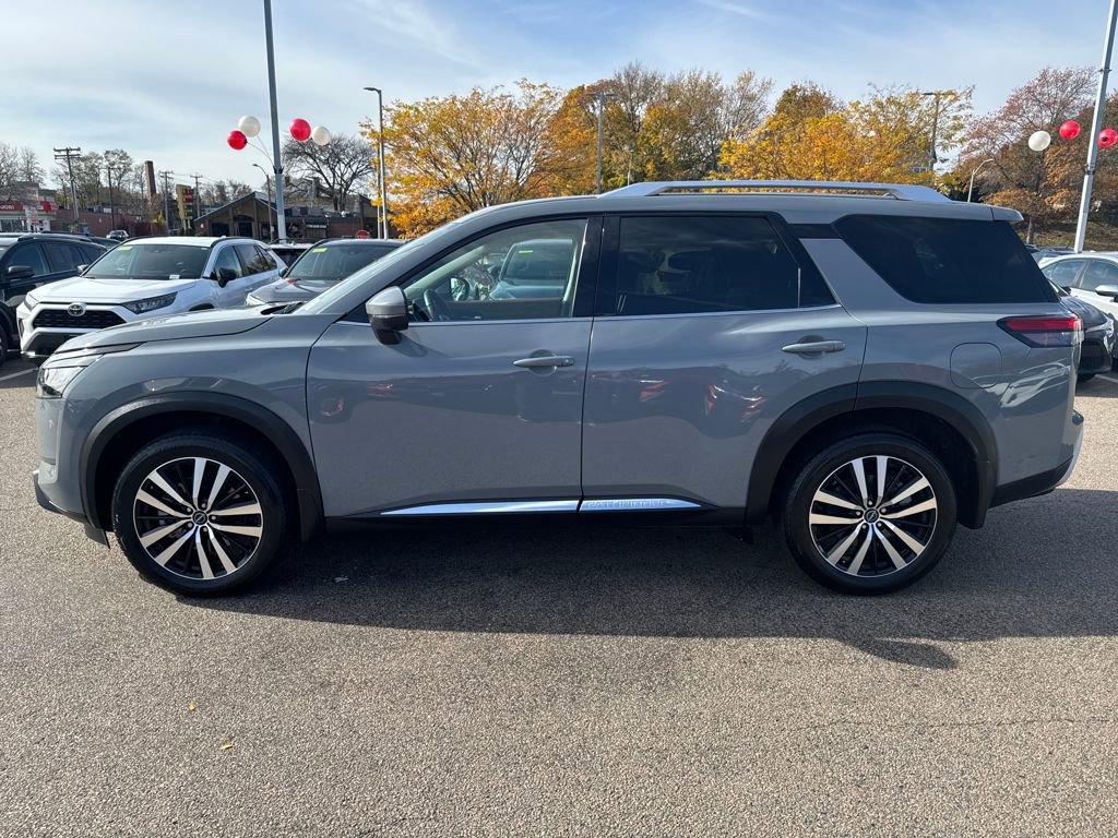 Used 2025 Nissan Pathfinder Platinum w/ Cargo Package image 4