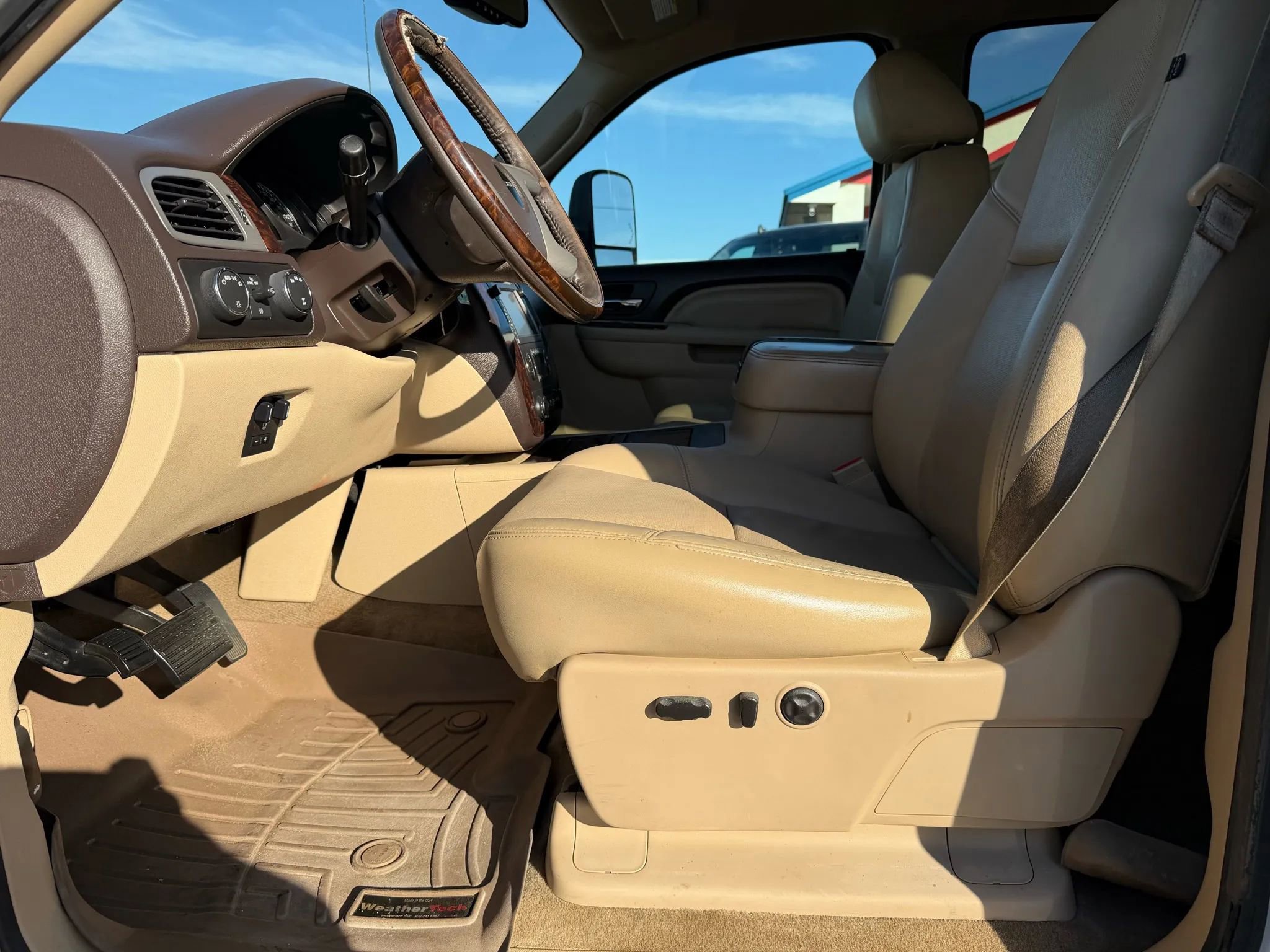 Used 2013 GMC Sierra 2500 Denali w/ Suspension Package, Off-Road image 9