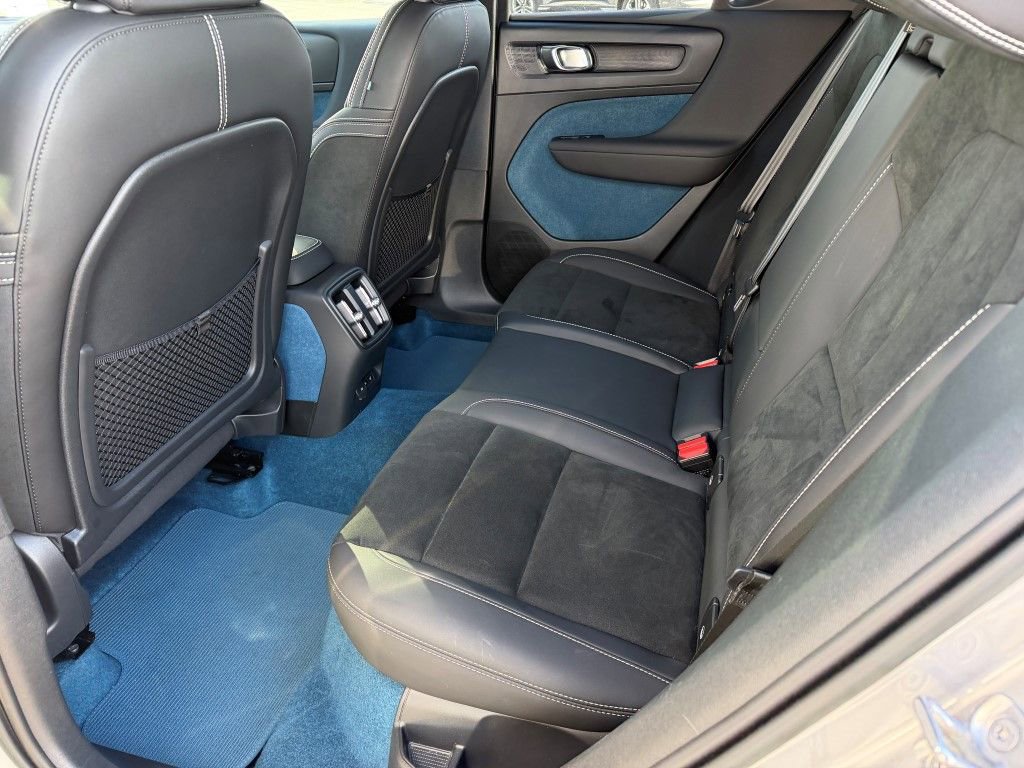 Used 2023 Volvo XC40 Recharge Ultimate image 18