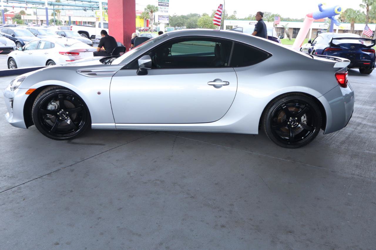 Used 2020 Toyota 86 RWD image 10